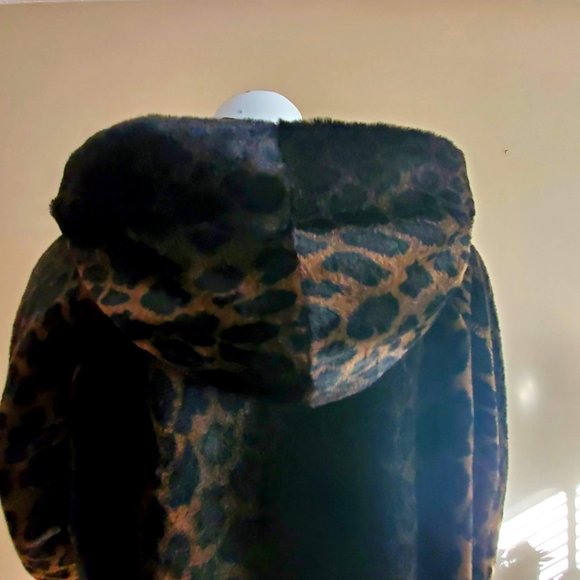 Fabulous Faux Fur Coat - Picture 9 of 17